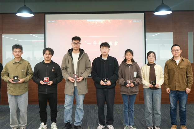 1730698292652318B2A0.jpg 4-宣告一年轻徽章2 .jpg